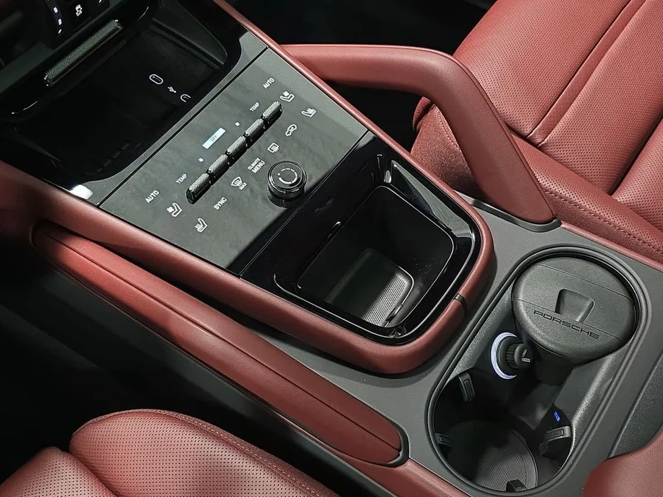 2026 Porsche 9Y0/9Y3 Cayenne - Image 20 of 31