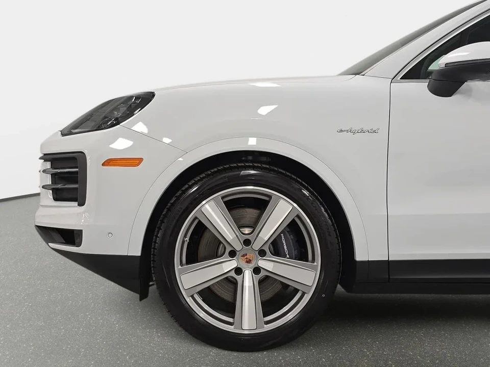 2026 Porsche 9Y0/9Y3 Cayenne - Image 10 of 31
