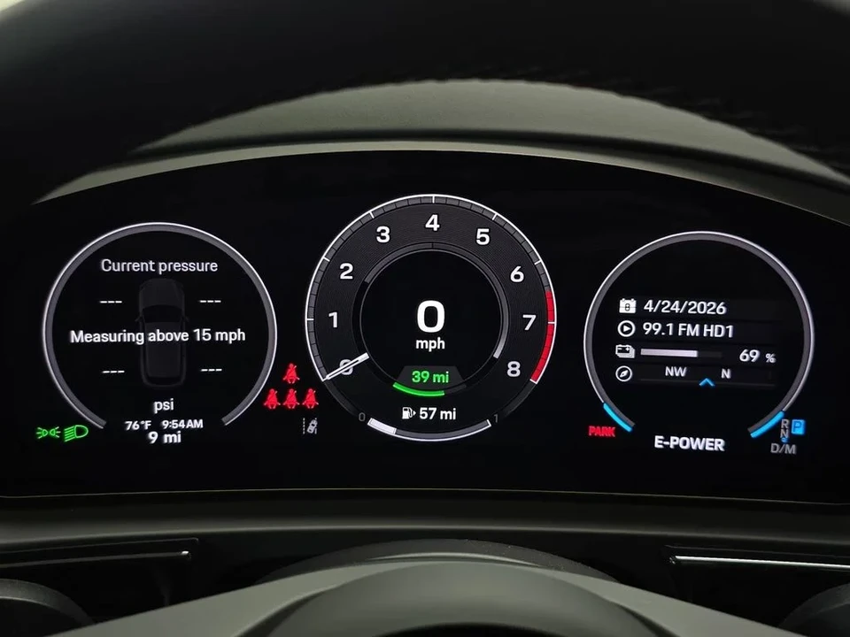 2026 Porsche 9Y0/9Y3 Cayenne - Image 14 of 31