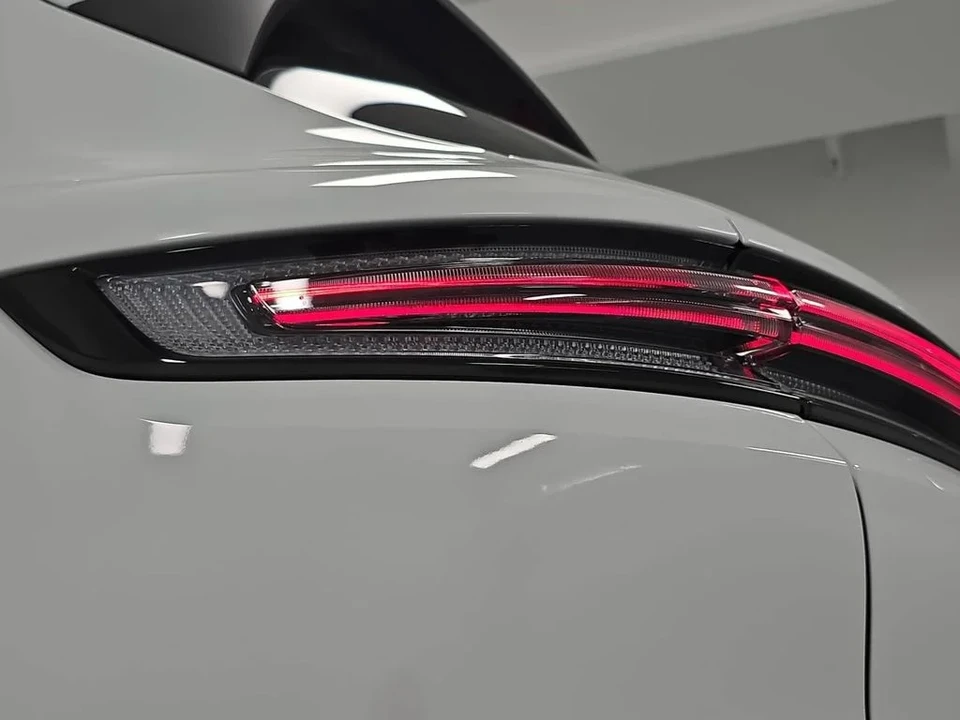 2026 Porsche 9Y0/9Y3 Cayenne - Image 30 of 31