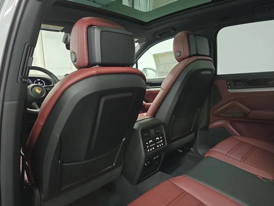 2026 Porsche 9Y0/9Y3 Cayenne - Image 28 of 31