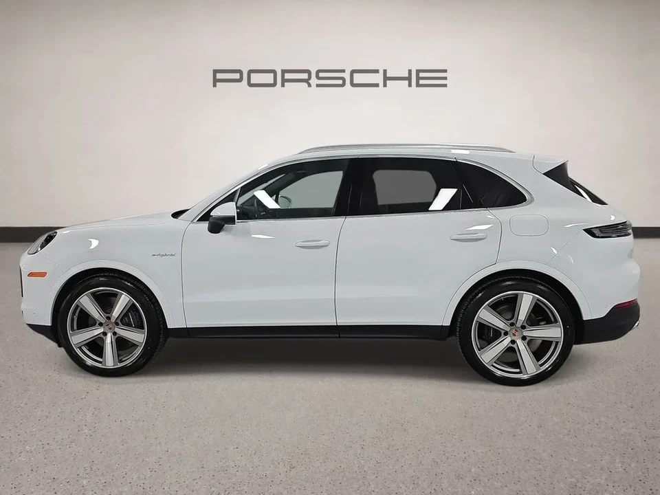2026 Porsche 9Y0/9Y3 Cayenne - Image 2 of 31