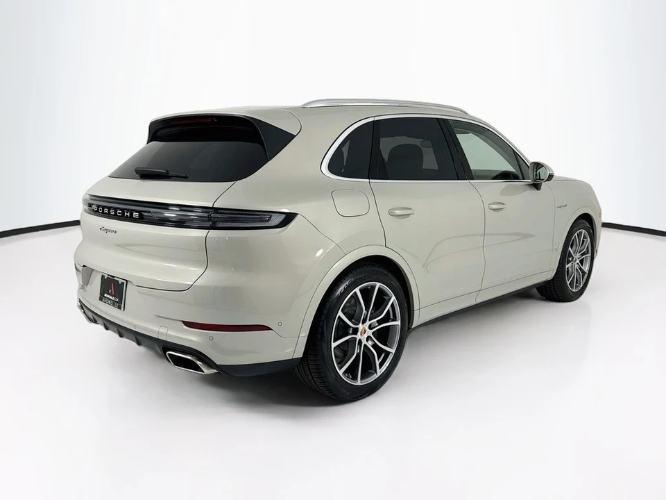 2026 Porsche 9Y0/9Y3 Cayenne - Image 9 of 31