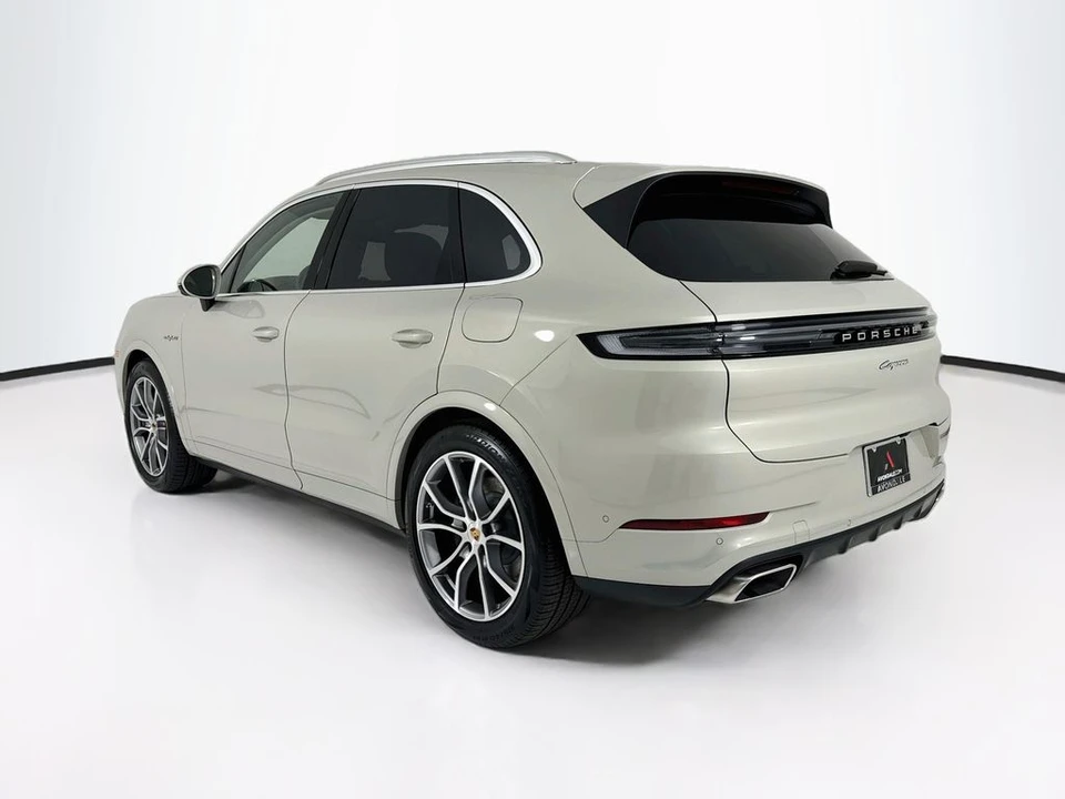 2026 Porsche 9Y0/9Y3 Cayenne - Image 3 of 31