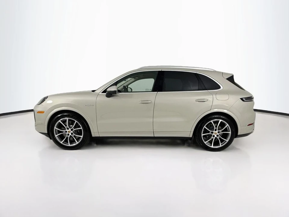 2026 Porsche 9Y0/9Y3 Cayenne - Image 2 of 31