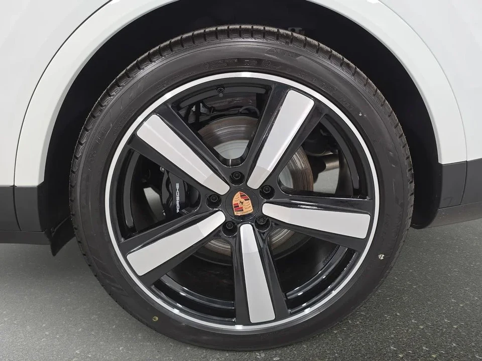 2026 Porsche 9Y0/9Y3 Cayenne - Image 29 of 31