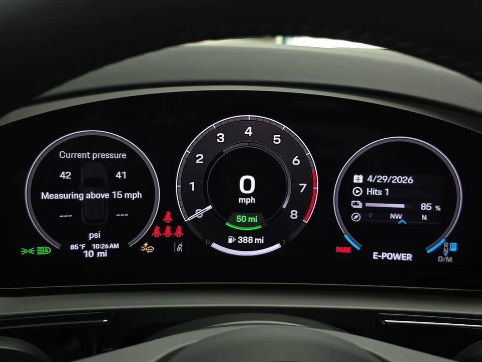 2026 Porsche 9Y0/9Y3 Cayenne - Image 14 of 31