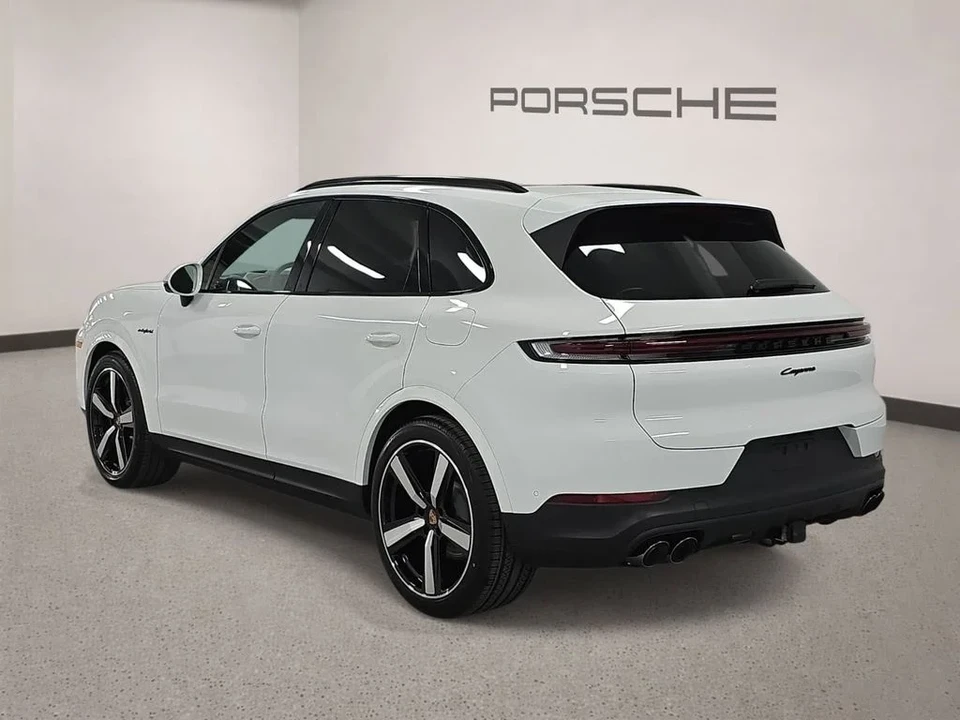 2026 Porsche 9Y0/9Y3 Cayenne - Image 3 of 31