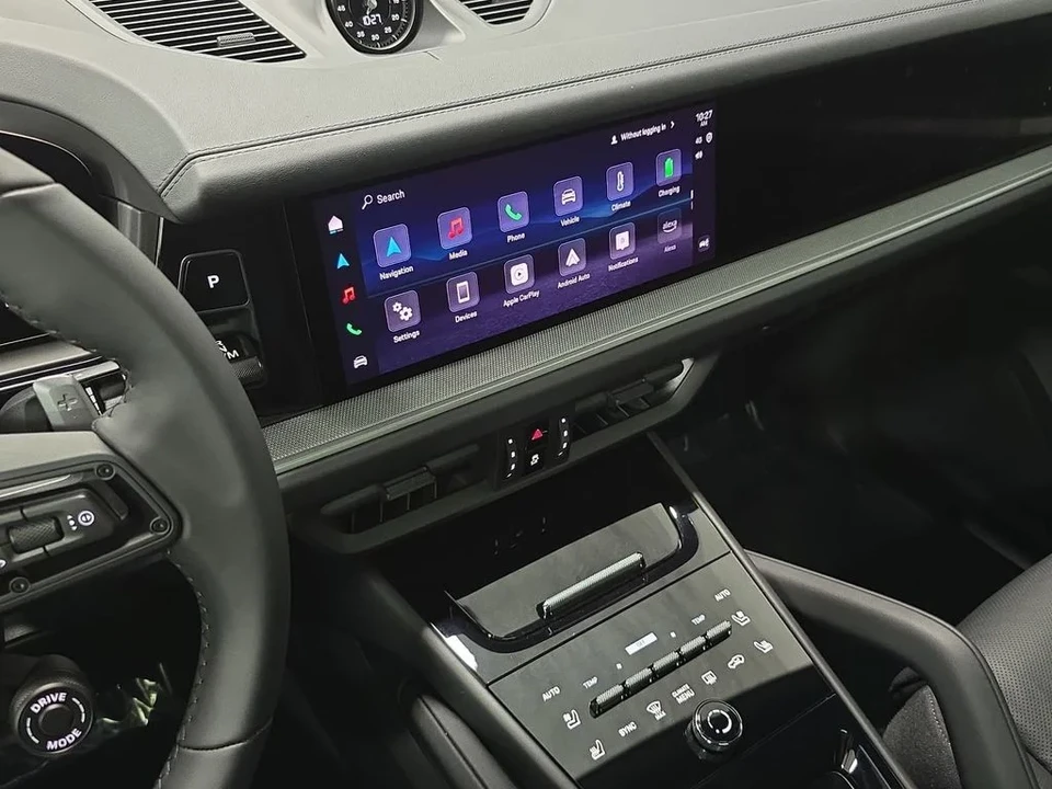 2026 Porsche 9Y0/9Y3 Cayenne - Image 15 of 31