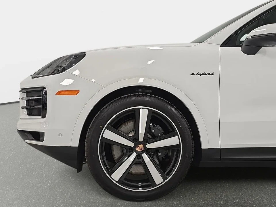 2026 Porsche 9Y0/9Y3 Cayenne - Image 10 of 31