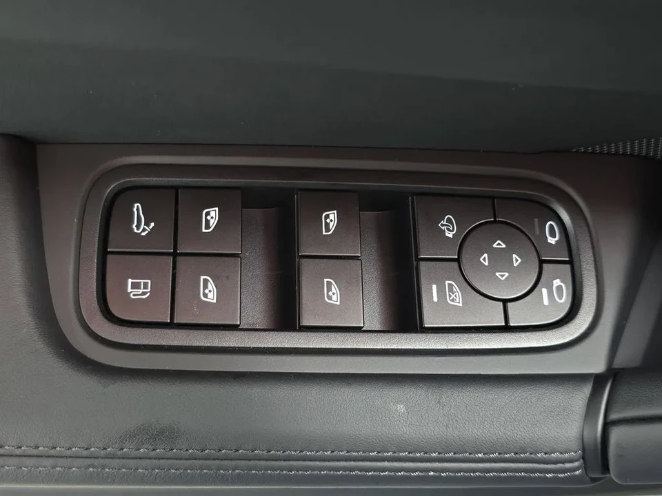 2026 Porsche 9Y0/9Y3 Cayenne - Image 24 of 31