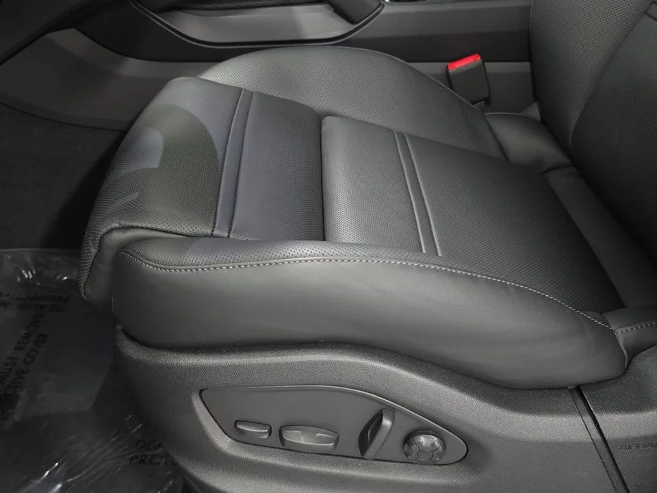 2026 Porsche 9Y0/9Y3 Cayenne - Image 25 of 31