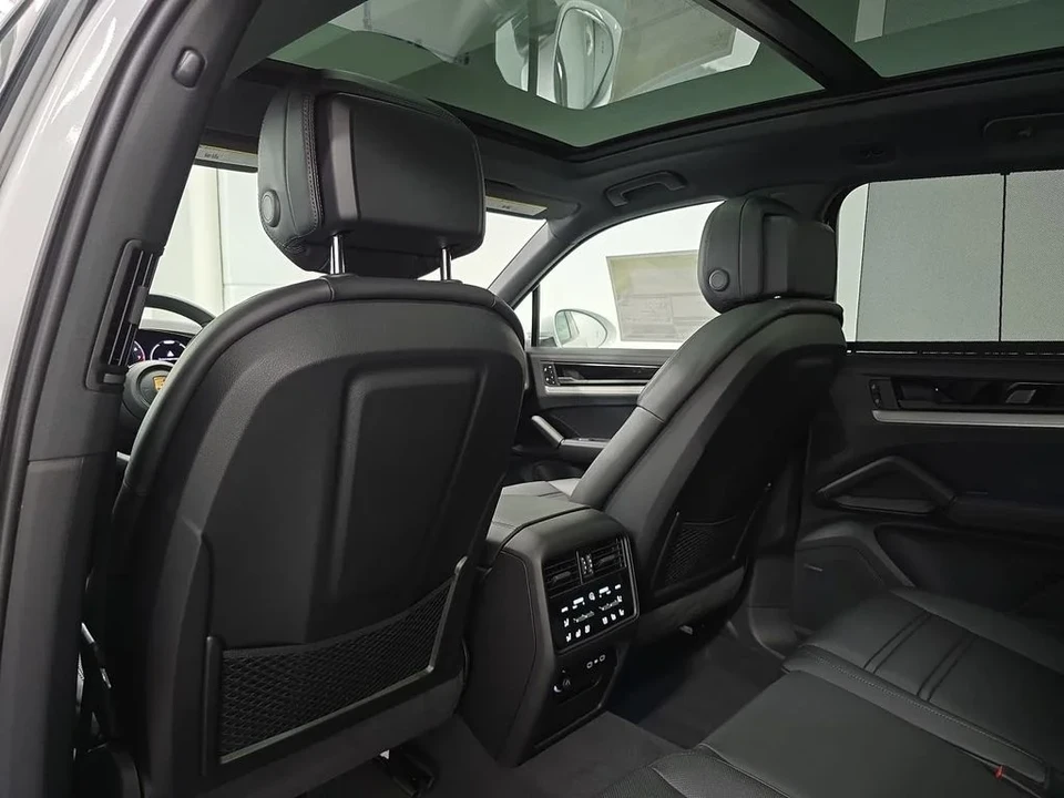 2026 Porsche 9Y0/9Y3 Cayenne - Image 28 of 31