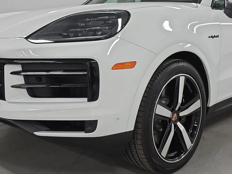 2026 Porsche 9Y0/9Y3 Cayenne - Image 11 of 31