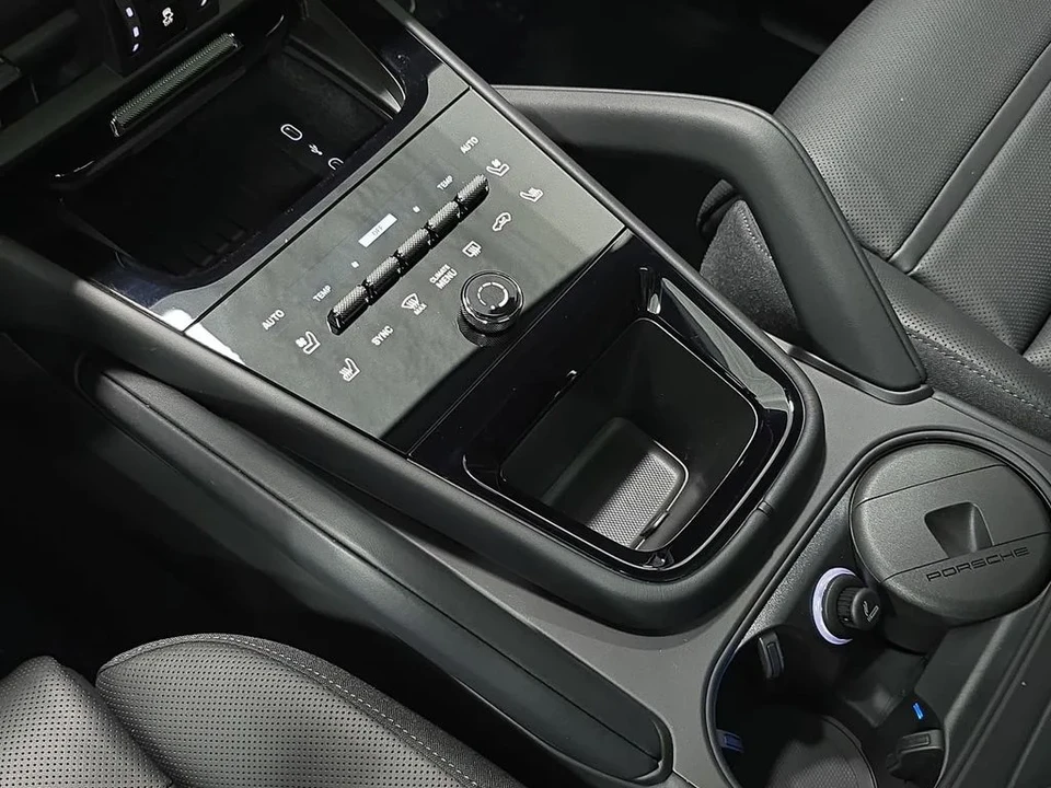 2026 Porsche 9Y0/9Y3 Cayenne - Image 20 of 31