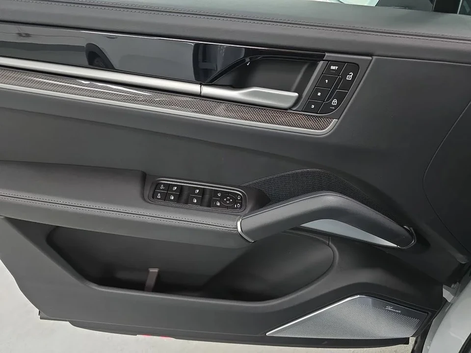 2026 Porsche 9Y0/9Y3 Cayenne GTS - Image 23 of 31