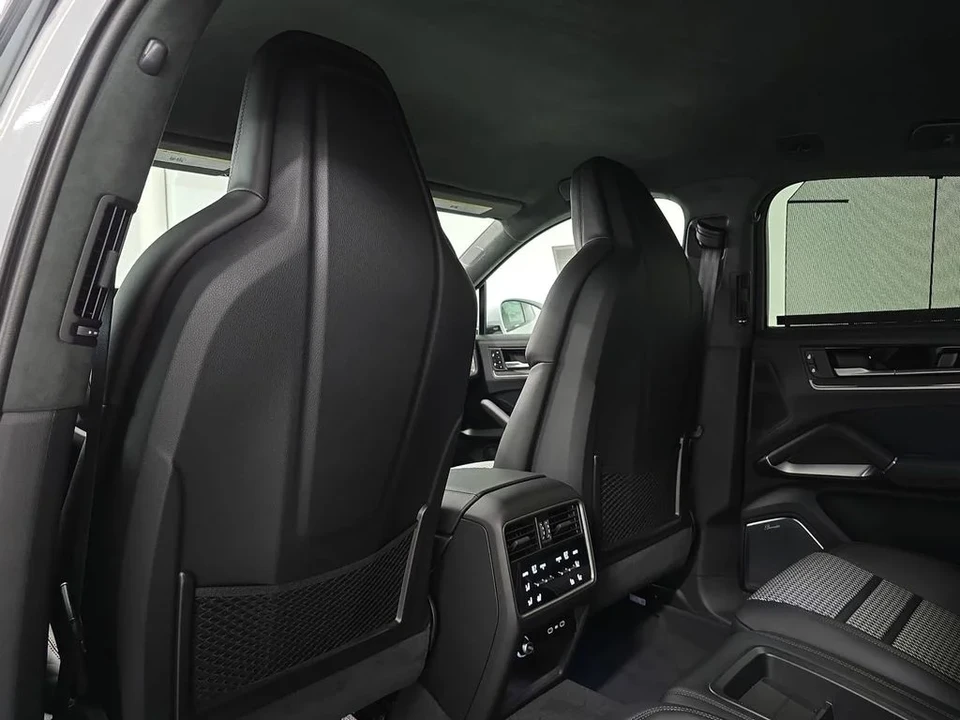 2026 Porsche 9Y0/9Y3 Cayenne GTS - Image 27 of 31