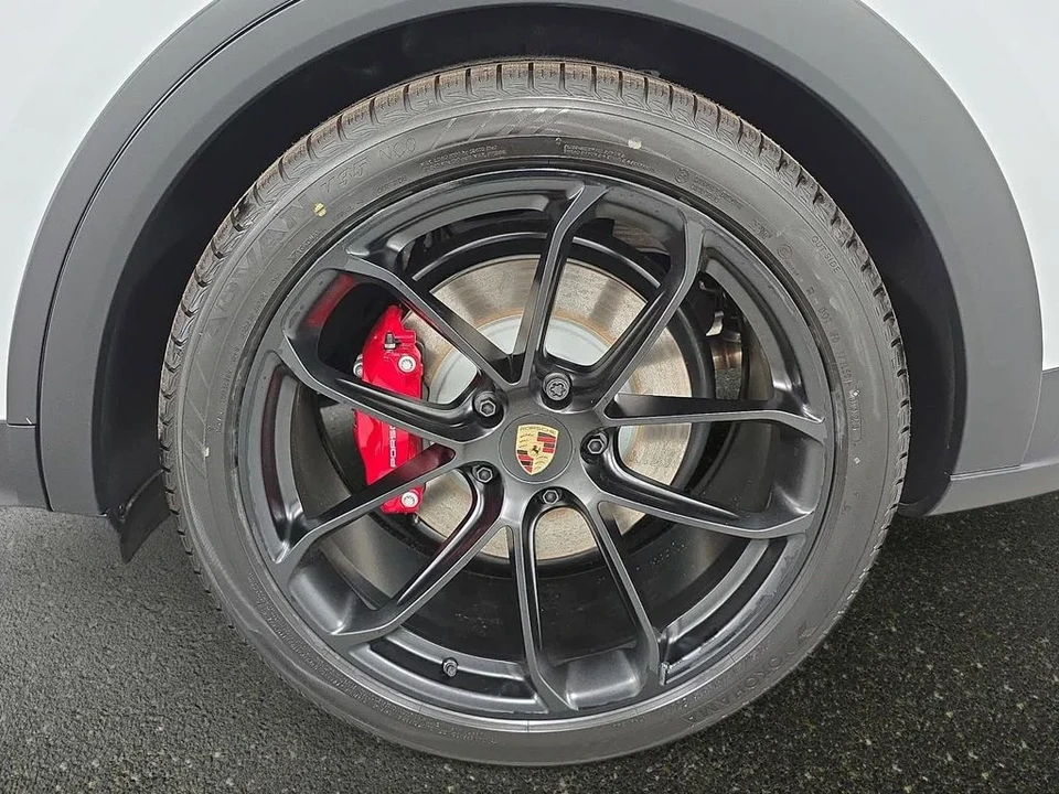 2026 Porsche 9Y0/9Y3 Cayenne GTS - Image 28 of 31