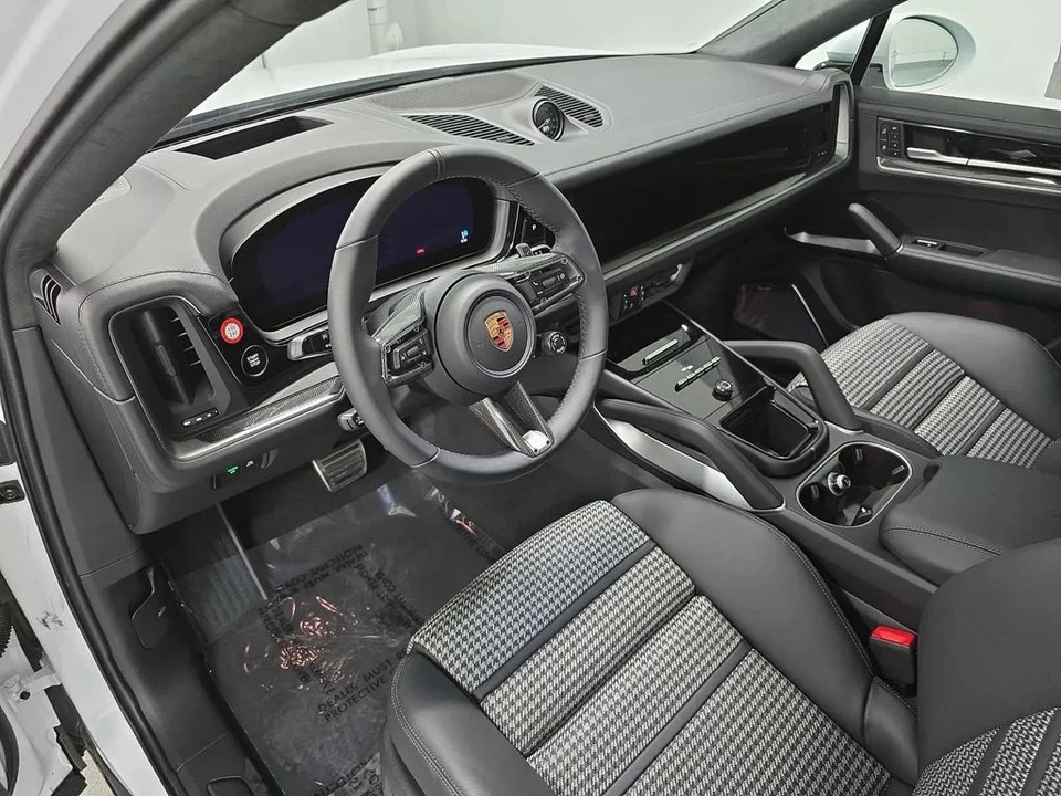 2026 Porsche 9Y0/9Y3 Cayenne GTS - Image 4 of 31