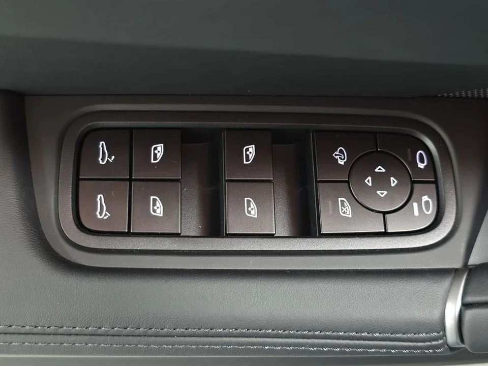 2026 Porsche 9Y0/9Y3 Cayenne GTS - Image 24 of 31