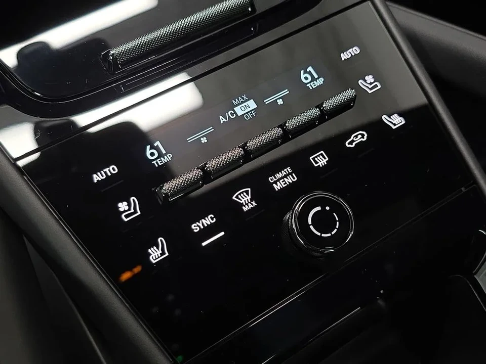 2026 Porsche 9Y0/9Y3 Cayenne GTS - Image 19 of 31