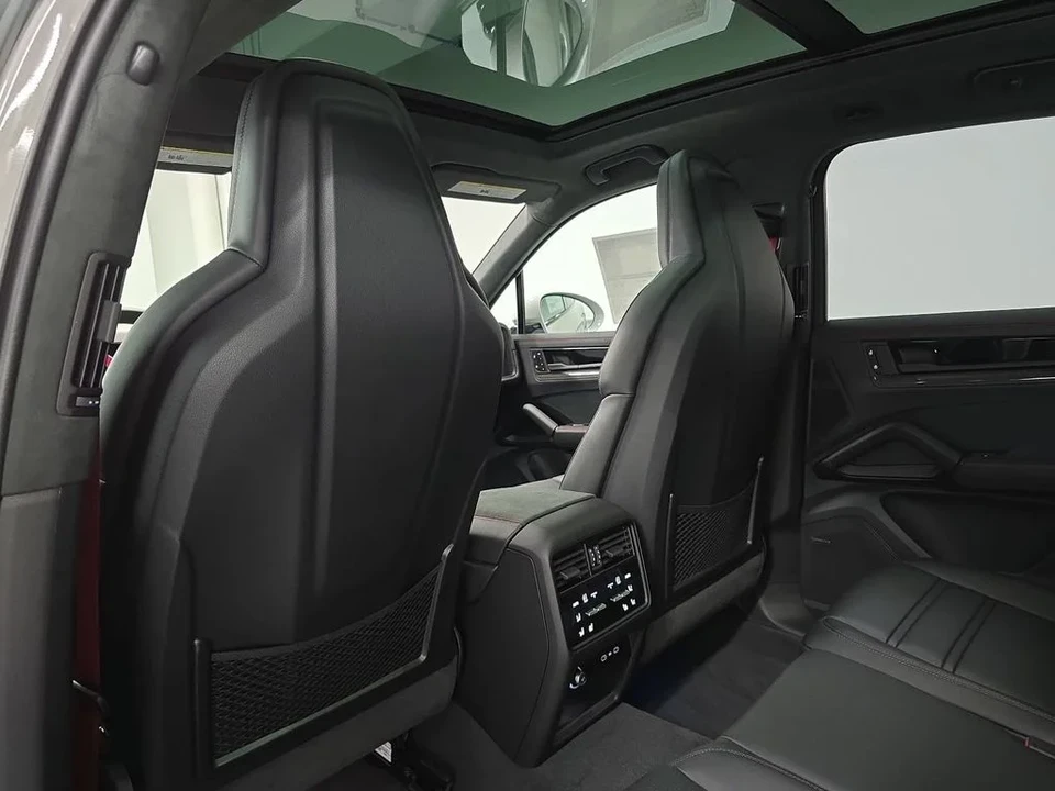 2026 Porsche 9Y0/9Y3 Cayenne GTS - Image 28 of 31