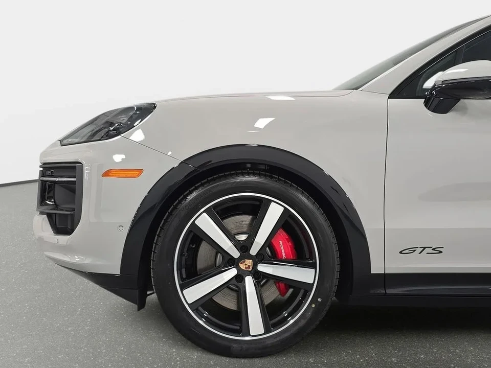 2026 Porsche 9Y0/9Y3 Cayenne GTS - Image 10 of 31