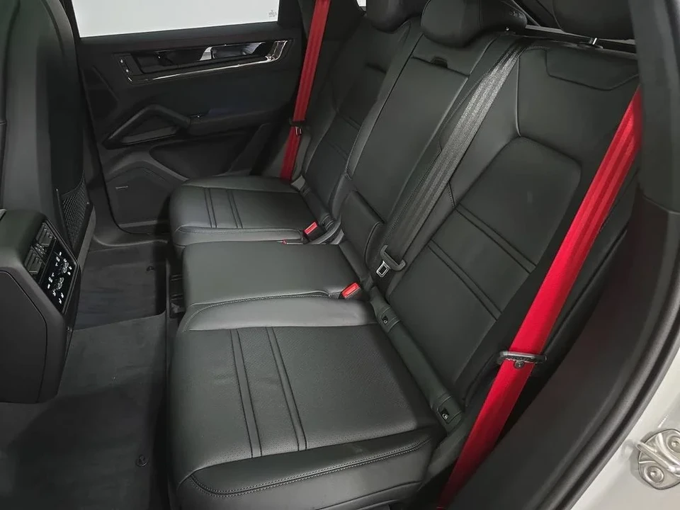 2026 Porsche 9Y0/9Y3 Cayenne GTS - Image 27 of 31