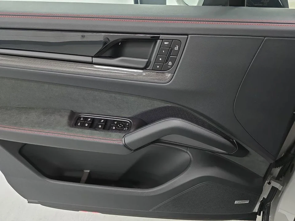 2026 Porsche 9Y0/9Y3 Cayenne GTS - Image 23 of 31