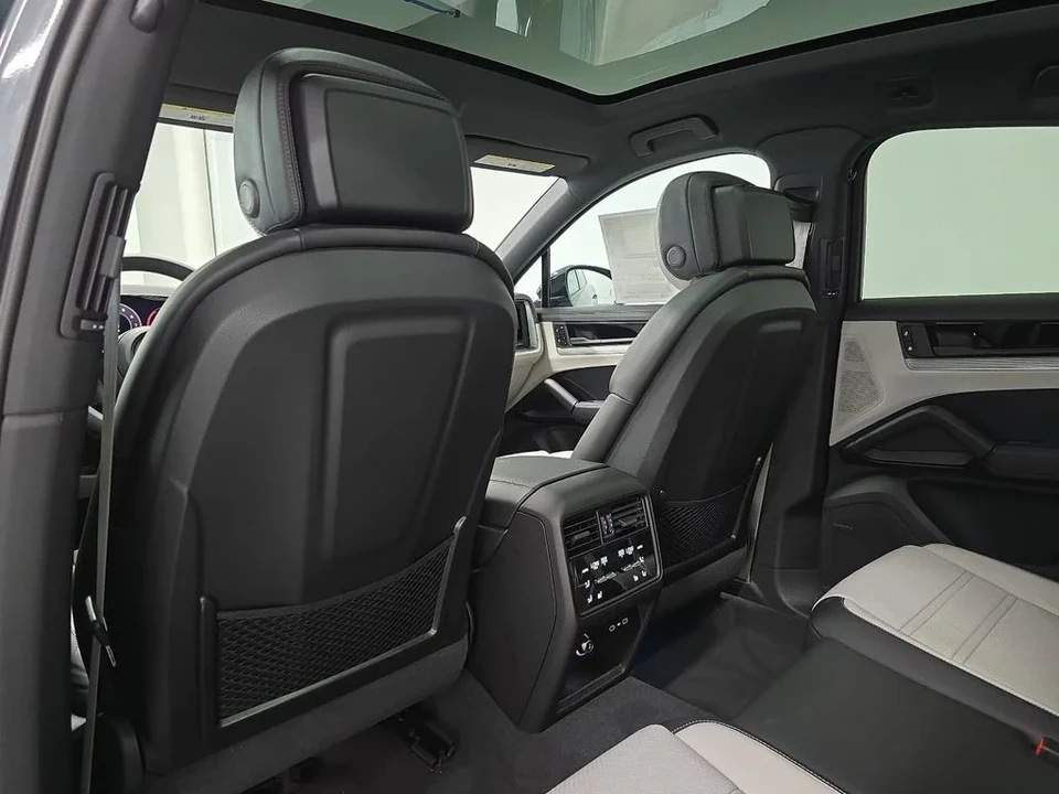 2026 Porsche 9Y0/9Y3 Cayenne S - Image 28 of 31