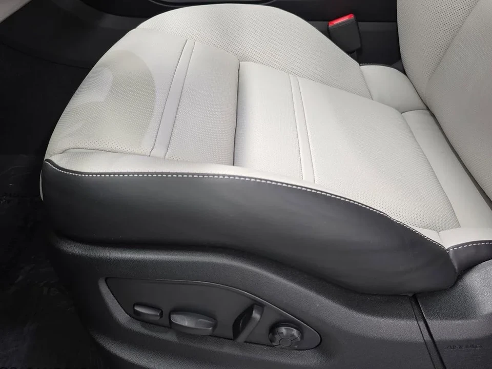 2026 Porsche 9Y0/9Y3 Cayenne S - Image 25 of 31