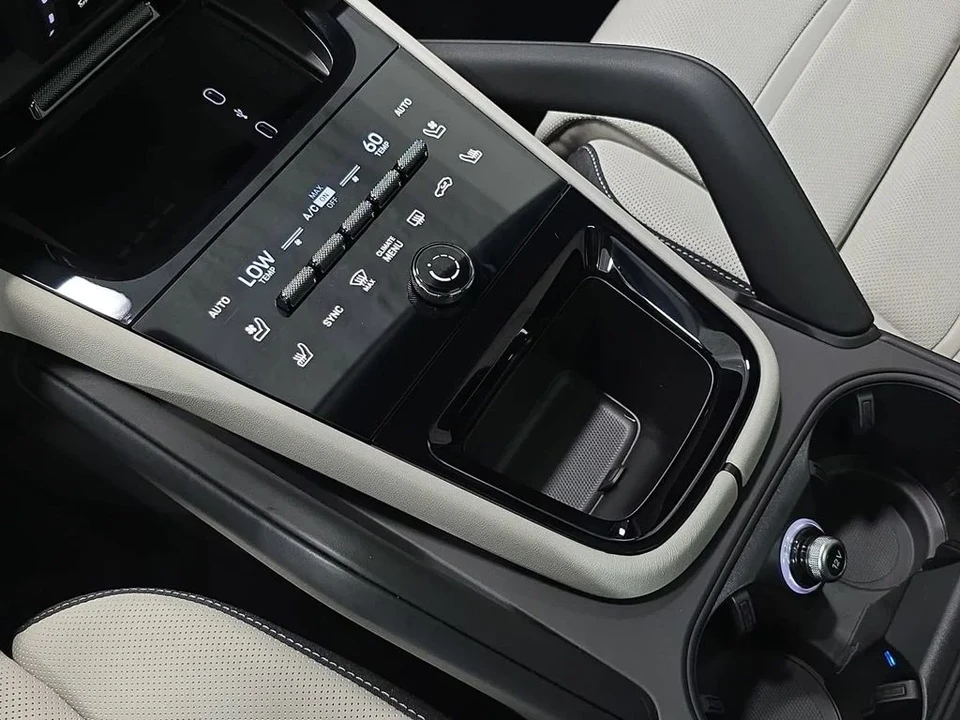 2026 Porsche 9Y0/9Y3 Cayenne S - Image 20 of 31