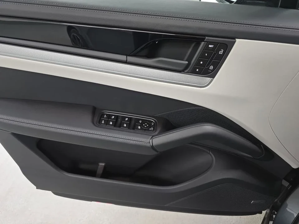 2026 Porsche 9Y0/9Y3 Cayenne S - Image 23 of 31
