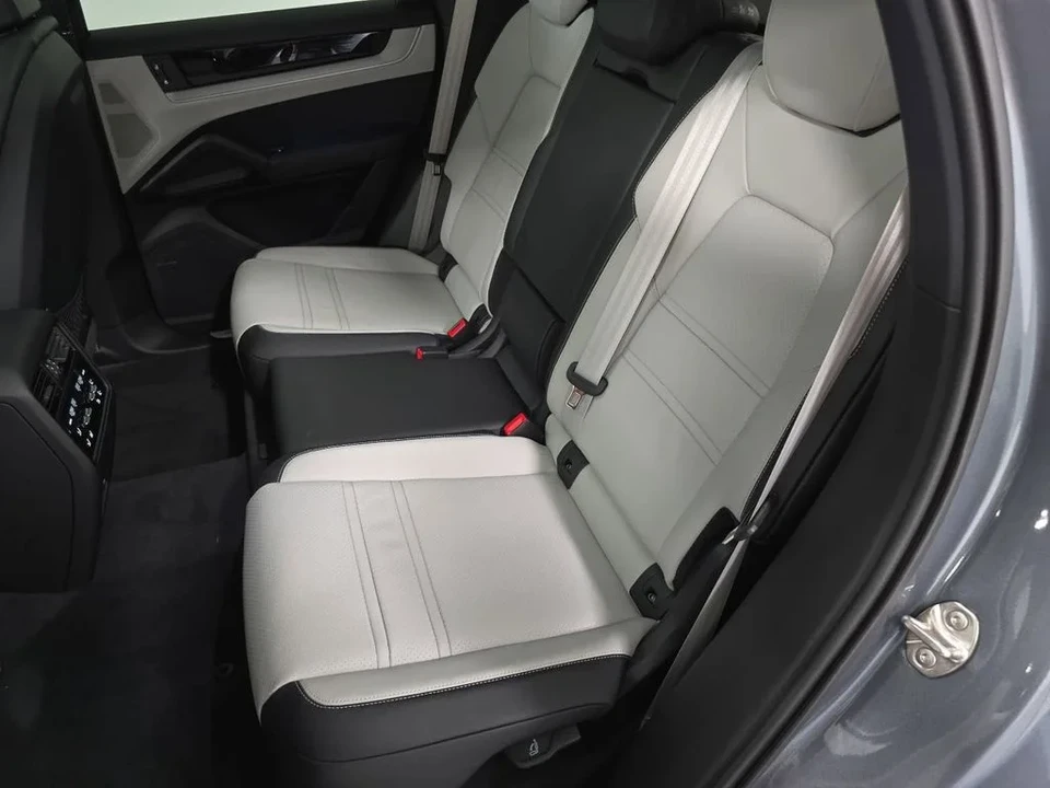 2026 Porsche 9Y0/9Y3 Cayenne S - Image 27 of 31