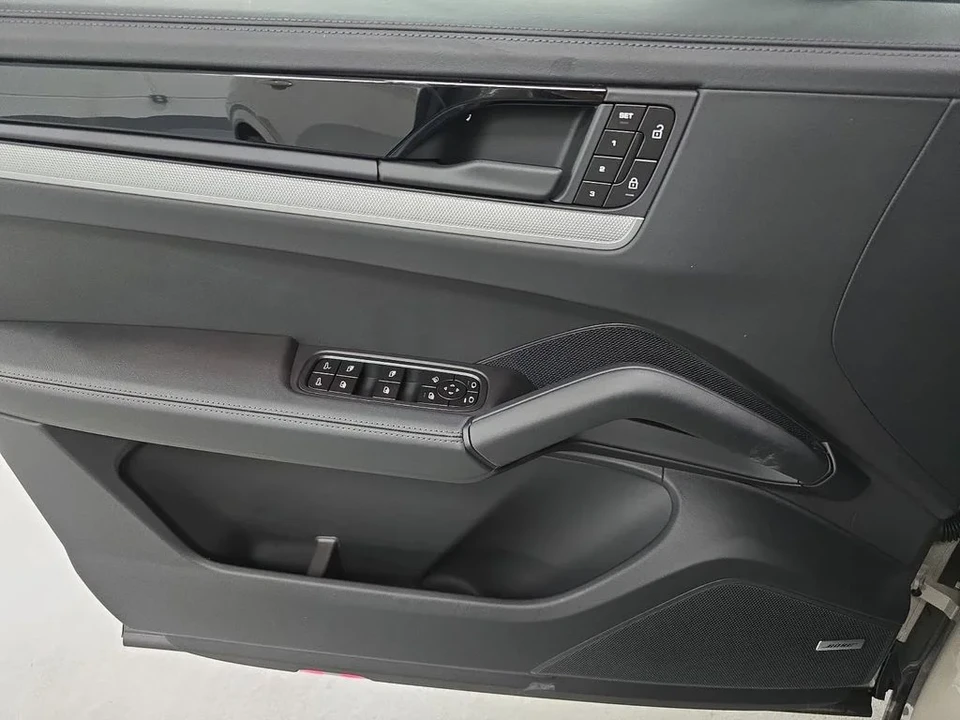2026 Porsche 9Y0/9Y3 Cayenne S - Image 23 of 31