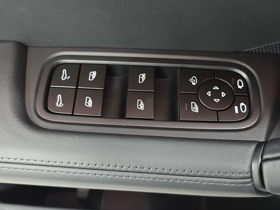 2026 Porsche 9Y0/9Y3 Cayenne S - Image 24 of 31