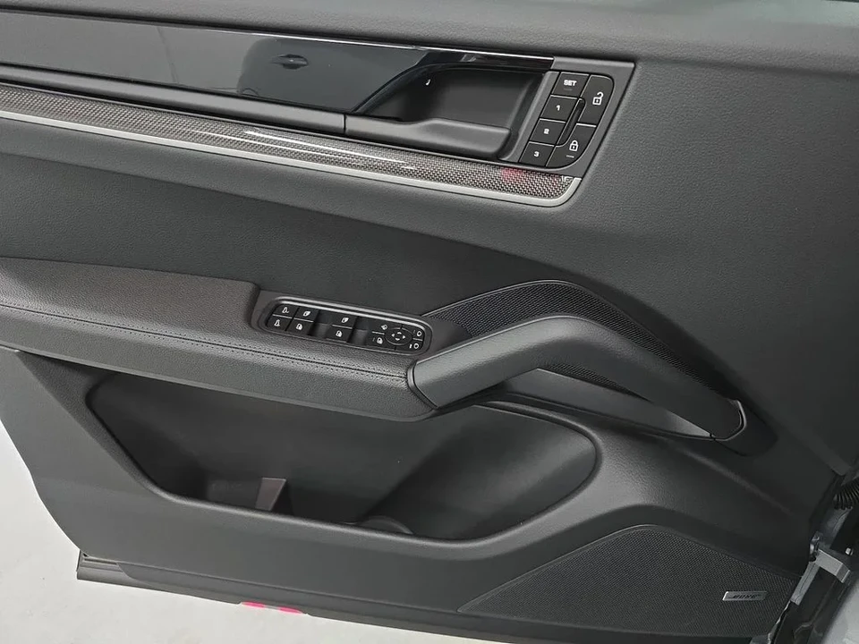 2026 Porsche 9Y0/9Y3 Cayenne S - Image 23 of 31