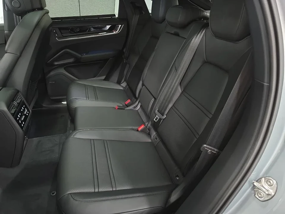 2026 Porsche 9Y0/9Y3 Cayenne S - Image 27 of 31
