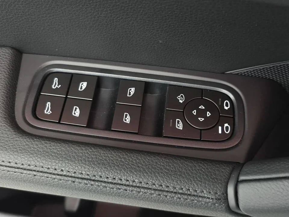 2026 Porsche 9Y0/9Y3 Cayenne S - Image 24 of 31