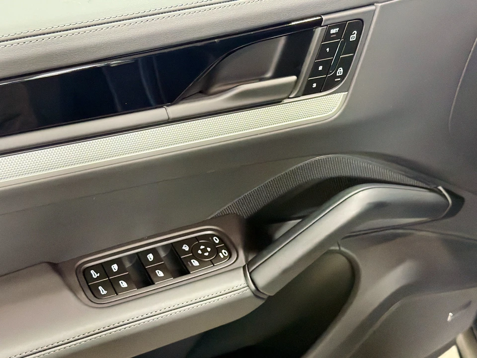 2026 Porsche 9Y0/9Y3 Cayenne S - Image 23 of 31
