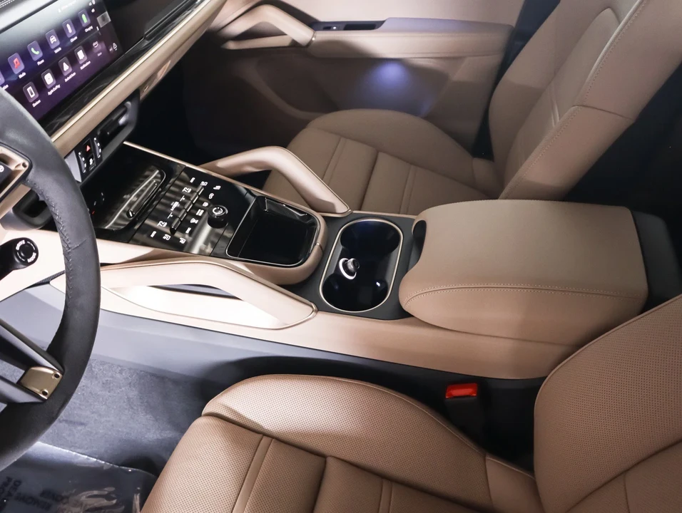 2026 Porsche 9Y0/9Y3 Cayenne Turbo - Image 17 of 30