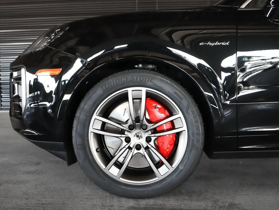 2026 Porsche 9Y0/9Y3 Cayenne Turbo - Image 12 of 30