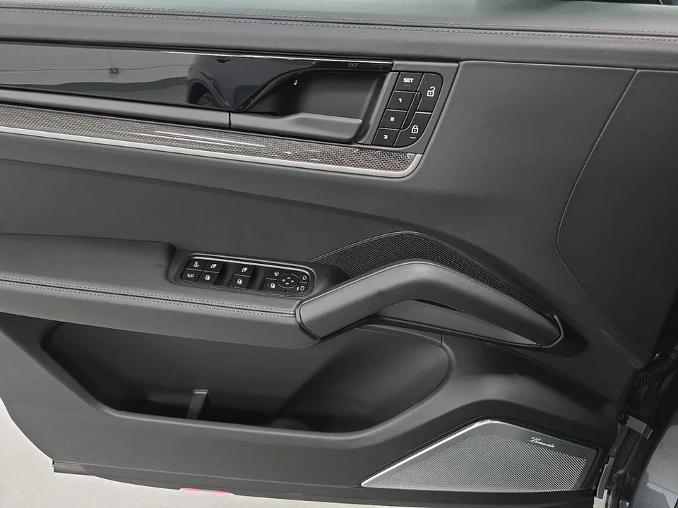 2026 Porsche 9Y0/9Y3 Cayenne Turbo - Image 23 of 31
