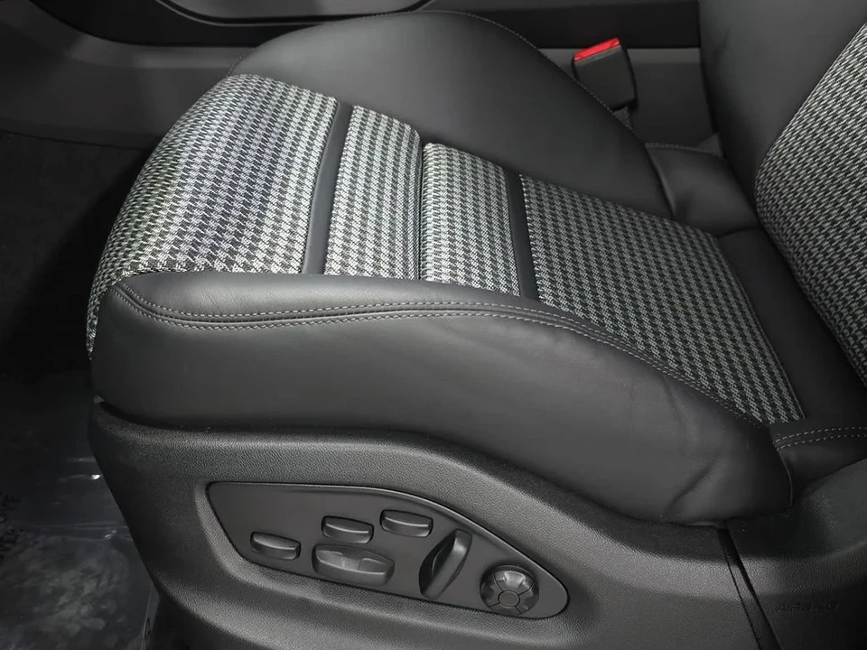 2026 Porsche 9Y0/9Y3 Cayenne Turbo - Image 25 of 31