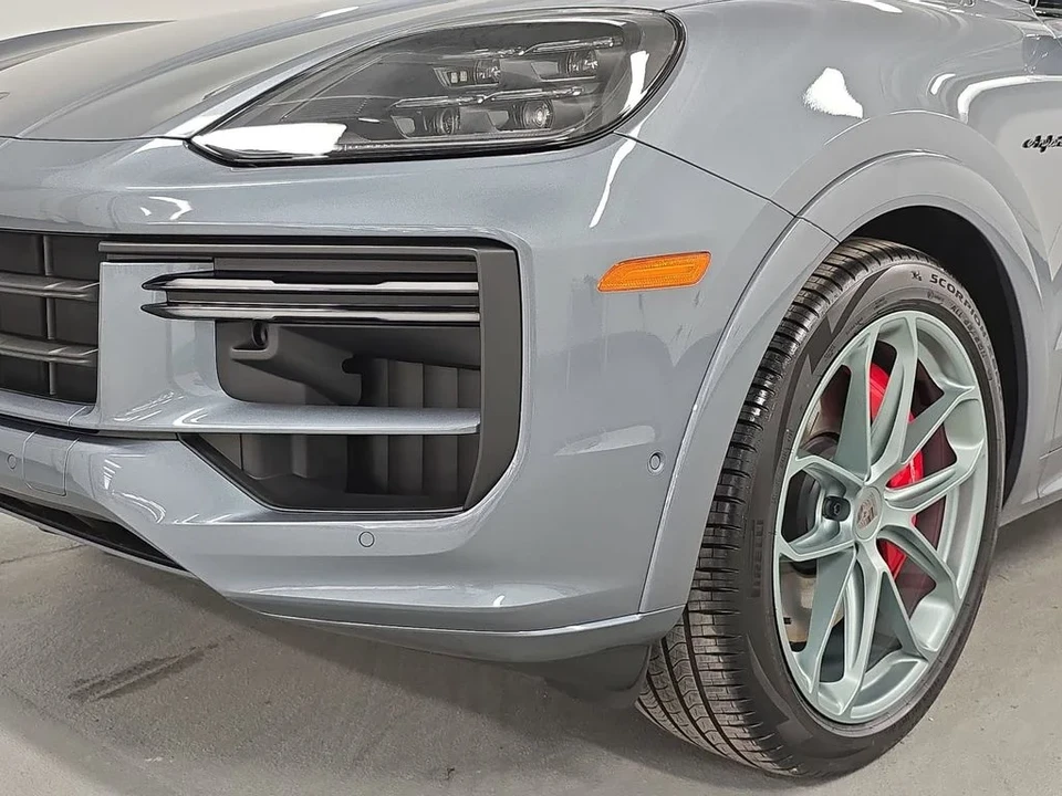 2026 Porsche 9Y0/9Y3 Cayenne Turbo - Image 11 of 31