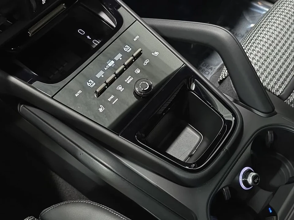 2026 Porsche 9Y0/9Y3 Cayenne Turbo - Image 20 of 31