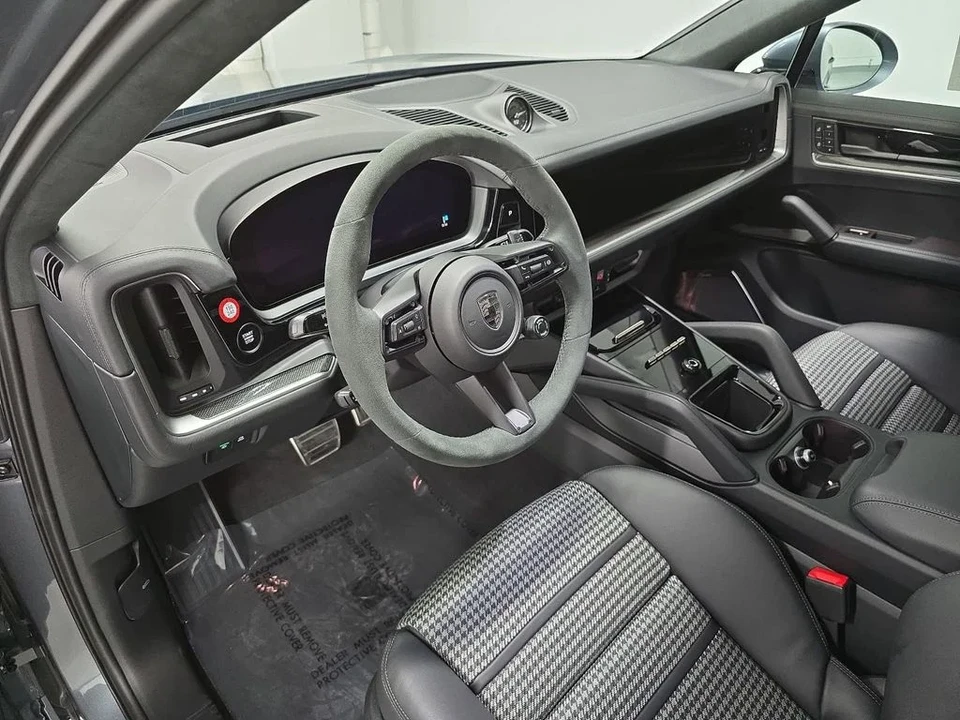 2026 Porsche 9Y0/9Y3 Cayenne Turbo - Image 4 of 31