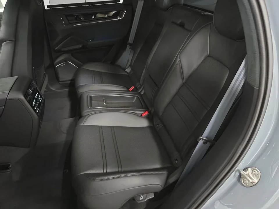 2026 Porsche 9Y0/9Y3 Cayenne Turbo GT - Image 26 of 31