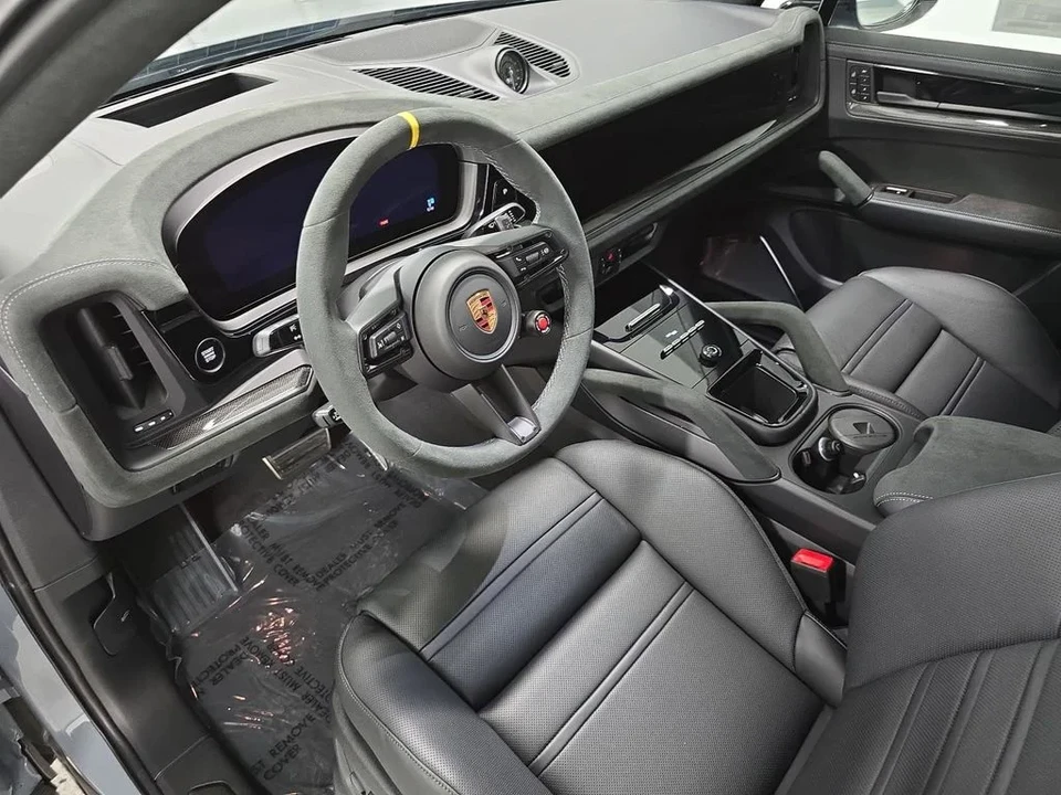 2026 Porsche 9Y0/9Y3 Cayenne Turbo GT - Image 4 of 31
