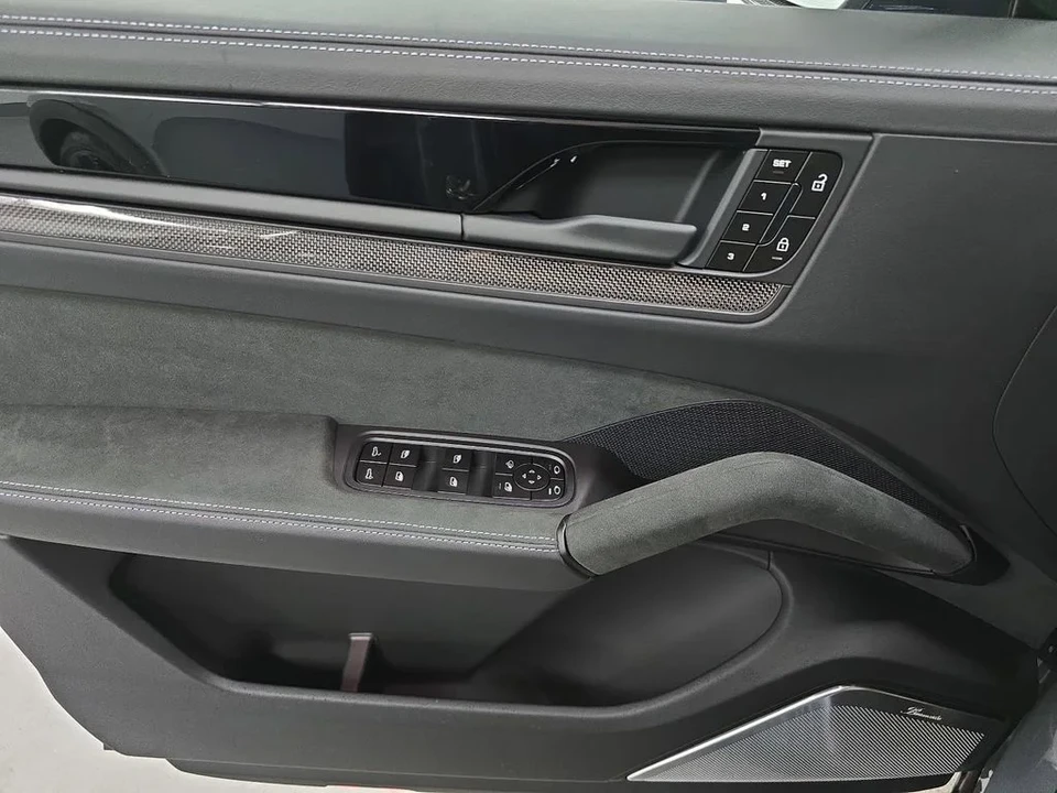 2026 Porsche 9Y0/9Y3 Cayenne Turbo GT - Image 23 of 31